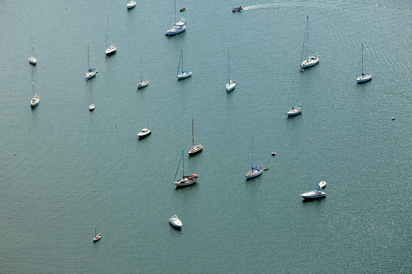 帆船,无人,横图,俯视,航拍,室外,白天,旅游,度假,海浪,海洋,美景,船,美国,许多,景观,浪花,很多,娱乐,自然,海水,交通工具,享受,休闲,景色,放松,北美,北美洲,罗得岛,鸟瞰,自然风光,载具,美洲,海景,罗德岛,北亚美利加洲,亚美利加洲,罗得岛州,海洋之州,纽波特,大海,风浪,海,海水的波动,近岸浪,涌浪,彩图,高角度拍摄