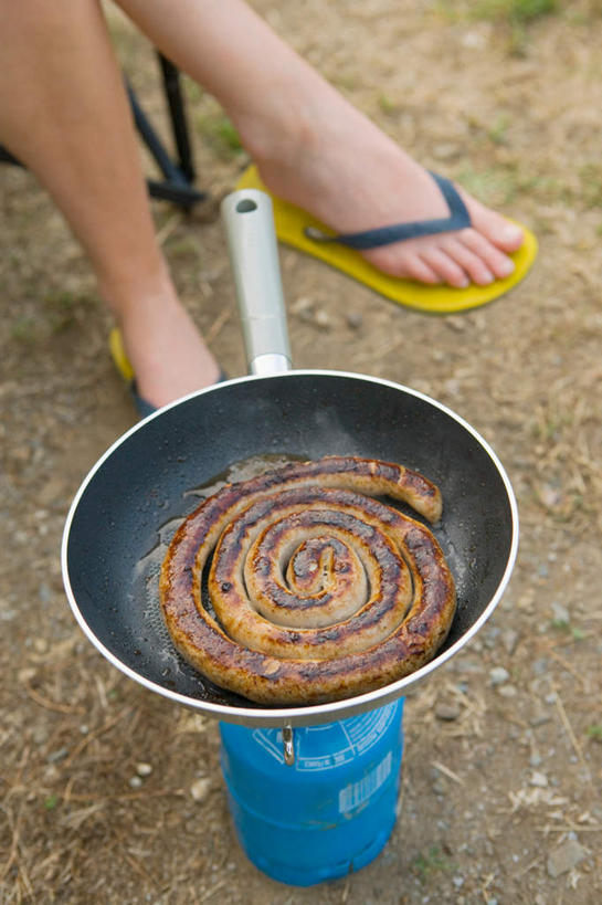 西方人,腿部,脚,脚趾,脚趾甲,腿,一个人,坐,竖图,俯视,室外,特写,白天,凉鞋,旅游,度假,烹饪,美景,雾,厨具,鞋子,金属制品,欧洲,欧洲人,仅一个年轻女性,仅一个女性,仅一个人,沸腾,朦胧,模糊,金属,蒸汽,锅子,景观,肉,香肠,腊肠,水蒸气,雾气,娱乐,锅,猪肉,肉类,自然,享受,休闲,景色,放松,锅具,气体,自然风光,肉食,烹饪用具,豚肉,蒸发,年轻女性,女人,女性,白种人,脚指甲,烹调用具,烹调,坐着,半身,彩图,高角度拍摄,夹趾拖鞋,人字拖,人字拖鞋