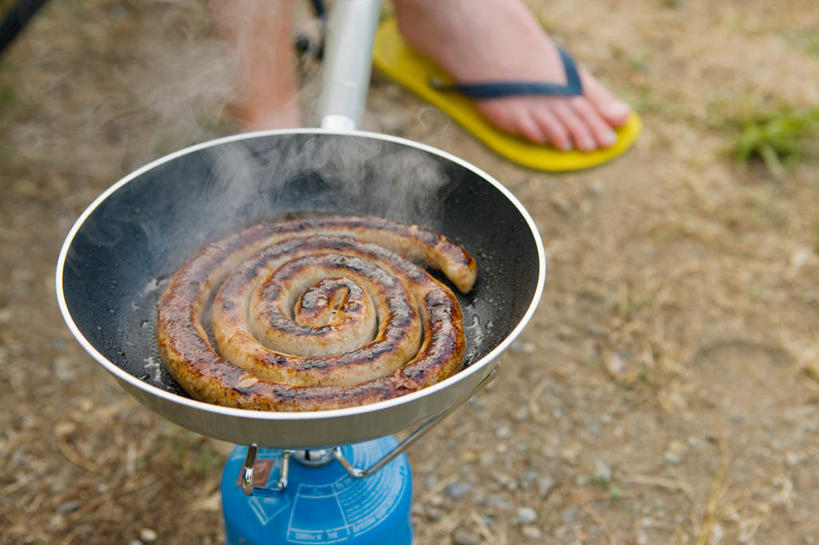 西方人,腿部,脚,脚趾,脚趾甲,腿,一个人,坐,横图,俯视,室外,特写,白天,凉鞋,旅游,度假,烹饪,美景,雾,厨具,鞋子,金属制品,欧洲,欧洲人,仅一个年轻女性,仅一个女性,仅一个人,沸腾,朦胧,模糊,金属,蒸汽,锅子,景观,肉,香肠,腊肠,水蒸气,雾气,娱乐,锅,猪肉,肉类,自然,享受,休闲,景色,放松,锅具,气体,自然风光,肉食,烹饪用具,豚肉,蒸发,年轻女性,女人,女性,白种人,脚指甲,烹调用具,烹调,坐着,半身,彩图,高角度拍摄,夹趾拖鞋,人字拖,人字拖鞋