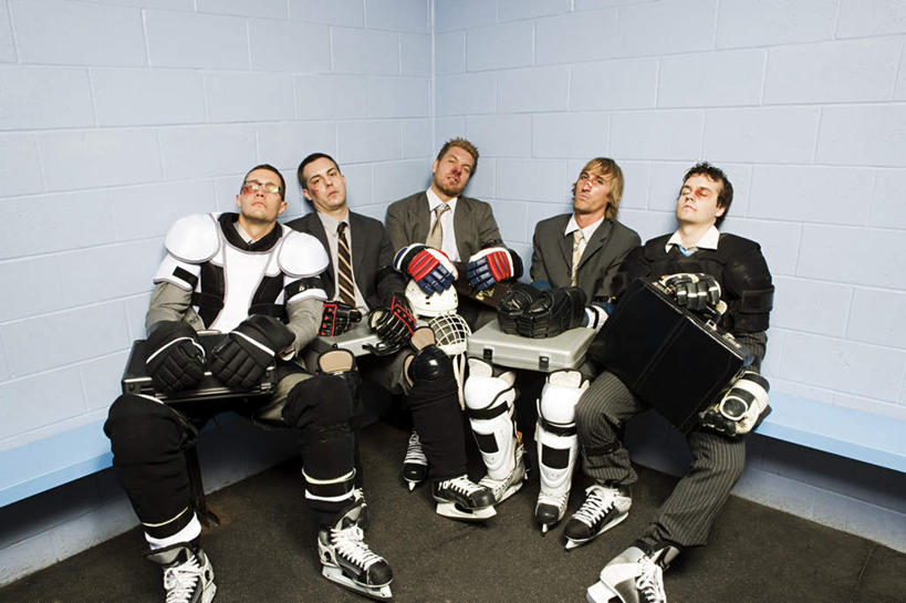 西方人,伙伴,朋友,商务人士,商务男性,坐,闭眼,横图,室内,白天,正面,衬衫,友谊,安全,合作,团队,滚轴溜冰,椅子,欧洲,欧洲人,五个人,套装,服装,包,公文包,盔甲,墙,防护,旱冰鞋,溜冰鞋,许多人,休闲装,墙壁,墙面,衣服,手套,一群人,休闲,休闲服,轮滑鞋,战略,服饰,公事包,保护,保险,商务装,防御,工薪阶层,铠甲,保全,周全,安稳,安定,联合,合谋,防护手套,单排轮滑,防具,防卫,配合,平安,协作,溜冰,轮滑,男人,男性,年轻男性,中年男性,白种人,白领,上班族,闭眼睛,闭着眼,闭着眼睛,坐着,彩图,全身,衬衣,甲胄