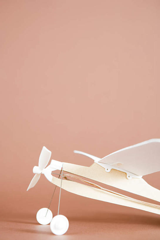 无人,竖图,室内,特写,白天,正面,游戏,飞机,静物,玩具,粉色背景,交通,玩,娱乐,航空,一个,交通工具,休闲,益智,运输,摄影,影棚,一架,单个,活动,客机,发泄,消遣,智力,载具,宣泄,玩耍,嬉戏,彩图,影棚拍摄,拍摄