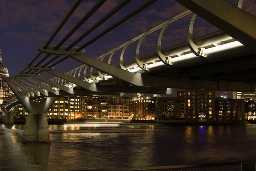 无人,家,横图,室外,白天,仰视,度假,湖,湖泊,美景,日落,水,城市风光,城市,大桥,立交桥,桥梁,英国,欧洲,伦敦,朦胧,模糊,房屋,屋子,湖面,景观,水流,水面,晚霞,霞光,落日,高架,公寓,斜拉桥,桥,首都,娱乐,洋房,楼房,住宅,黄昏,湖水,享受,休闲,景色,彩霞,放松,西欧,雾都,夕照,千禧桥,伦敦千禧桥,夕阳,彩图,低角度拍摄,房子,斜阳