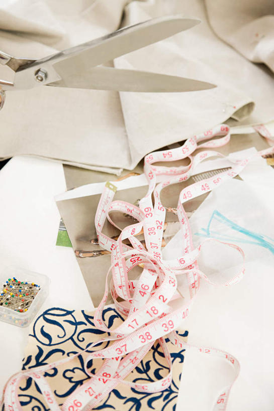 无人,竖图,俯视,室内,特写,白天,静物,修剪,阴影,花纹,反射,测量,布,工具,剪刀,皮尺,图案,影子,刻度,布纹,一个,尺,保养,保健,单个,测量工具,裁剪,布匹,尺子,减肥,剪子,剪裁,切割,腰围尺,瘦身,量具,量仪,塑料卷尺,彩图,高角度拍摄