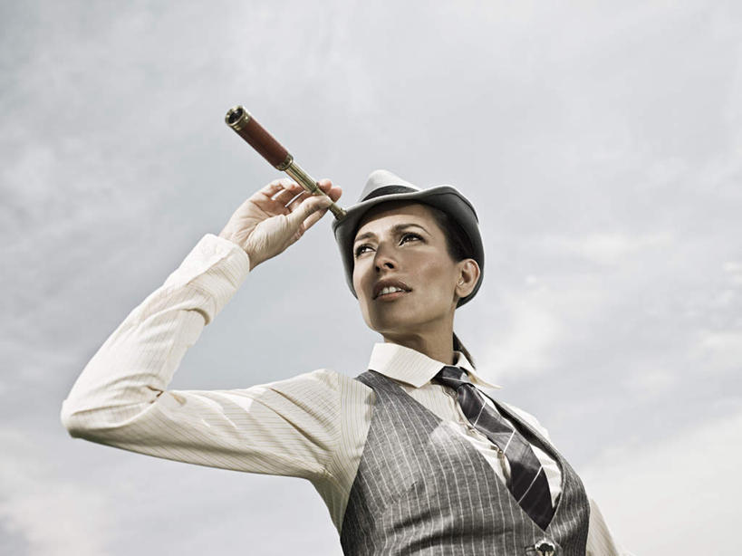 西方人,一个人,商务人士,商务女性,站,横图,室外,白天,仰视,仪器,科技,帽子,欧洲,欧洲人,仅一个女性,仅一个人,眺望,握,套装,检查,研究,反射,分析,科学,望远镜,乌云,云,阴天,云朵,领带,拿,云彩,拿着,注视,礼帽,天空,天,观察,看,站着,仅一个中年女性,清晰,探索,握着,放大,观看,仔细,科研,察看,科学技术,瞭望,昏暗,聚焦,象征,阴沉,庄重,关注,商务装,身份,工薪阶层,远视镜,瞭望镜,光学,清楚,正式,地位,女人,女性,中年女性,白种人,白领,上班族,站立,半身,彩图,低角度拍摄,光学仪器,千里镜