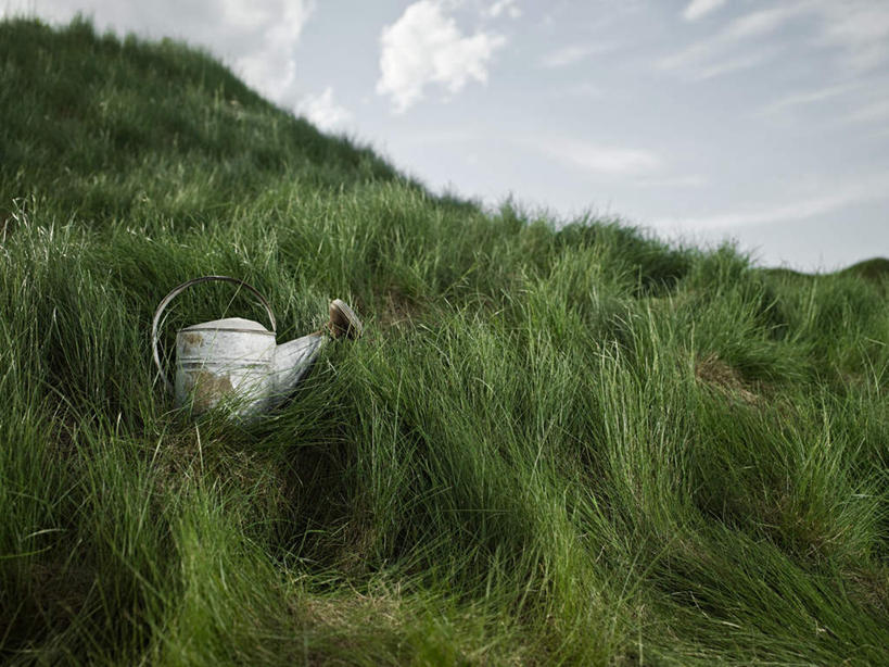 无人,横图,室外,白天,正面,旅游,度假,草地,草坪,石头,美景,山,山脉,植物,壶,石子,景观,山顶,山峰,乌云,云,阴天,云朵,山峦,云彩,洒水壶,娱乐,水壶,草,一个,绿色,天空,自然,群山,天,享受,休闲,景色,放松,单个,昏暗,阴沉,自然风光,丢弃,抛弃,沉积岩,浇水壶,颠峰,极峰,遗弃,摈弃,扔掉,扔弃,甩掉,扬弃,水成岩,石块,岩石,彩图