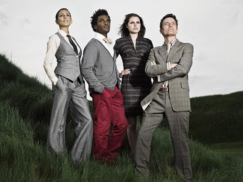 西方人,四个人,伙伴,朋友,商务人士,商务男性,商务女性,站,双手交叉,横图,室外,白天,正面,衬衫,友谊,合作,团队,草地,草坪,石头,山,山脉,植物,欧洲,非洲,黑人,欧洲人,套装,石子,山峰,乌云,云,阴天,云朵,领带,山峦,云彩,注视,草,绿色,天空,群山,天,观察,看,站着,战略,观看,察看,双手抱胸,双手插袋,昏暗,象征,阴沉,庄重,关注,商务装,身份,手插袋,工薪阶层,沉积岩,双手抄兜,双手放兜,联合,合谋,正式,地位,水成岩,配合,协作,男人,男性,女人,女性,中年男性,中年女性,白种人,非洲人,白领,上班族,石块,岩石,插兜,两手抄兜,两手放兜,手插兜,手放口袋,站立,彩图,全身,衬衣,手抄兜