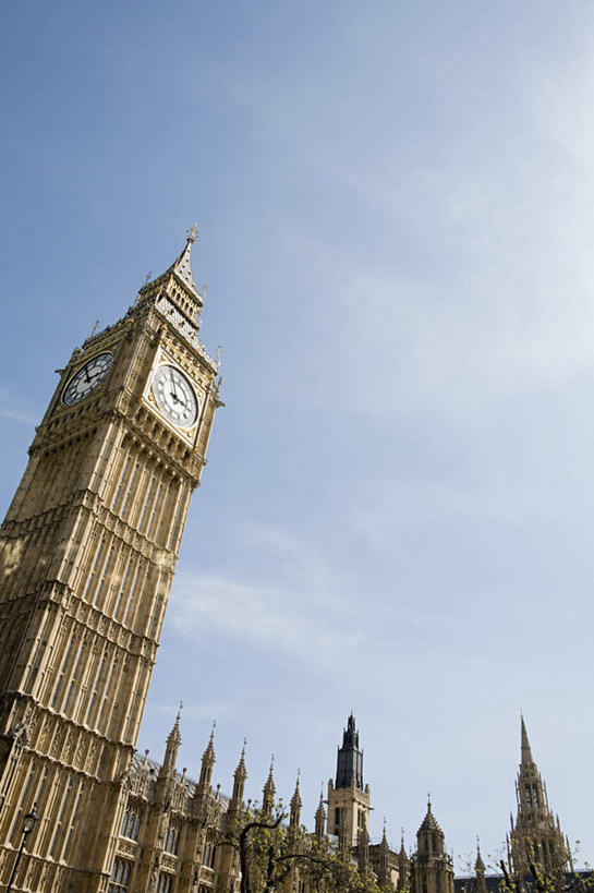 无人,高楼大厦,竖图,室外,白天,仰视,旅游,度假,办公楼,标志建筑,大厦,地标,建筑,摩天大楼,写字楼,英国,欧洲,伦敦,阴影,时间,光线,时钟,影子,云,云朵,钟楼,首都,计时,云彩,娱乐,建设,大本钟,大笨钟,国会大厦,蓝色,白云,蓝天,天空,阳光,钟表,楼宇,天,享受,休闲,表,旅游胜地,商务楼,放松,晴朗,西欧,大不列颠,国会大楼,大不列颠及北爱尔兰联合王国,议会大厦,议会大楼,首都大厦,州议会大厦,州政府,州会议厅,塔钟,大不列颠联合王国,日不落英帝国,雾都,钟,晴空,彩图,低角度拍摄,大楼,高层建筑,高楼,摩天楼