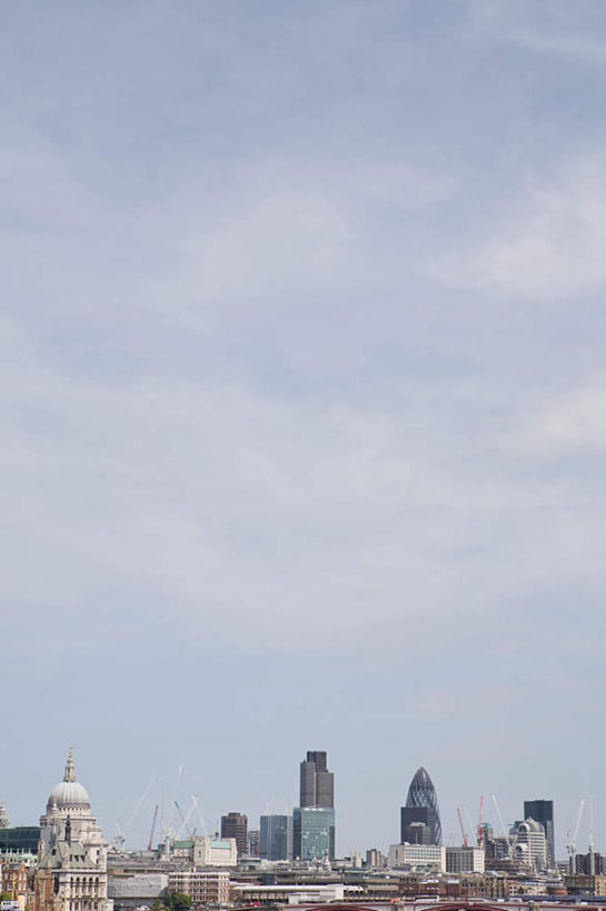 无人,高楼大厦,教堂,竖图,全景,室外,白天,正面,旅游,度假,办公楼,天际线,标志建筑,大厦,地标,建筑,摩天大楼,写字楼,英国,欧洲,伦敦,阴影,节日,光线,影子,云,云朵,首都,云彩,文化,娱乐,建设,圣保罗大教堂,蓝色,白云,蓝天,天空,阳光,楼宇,天,祈祷,享受,休闲,健康,旅游胜地,商务楼,放松,许愿,宗教,信仰,晴朗,纪念,祈求,基督教,西欧,天主教,大不列颠,信念,世界文化遗产,大不列颠及北爱尔兰联合王国,大不列颠联合王国,日不落英帝国,雾都,平安,晴空,彩图,大教堂,大楼,高层建筑,高楼,礼拜堂,摩天楼