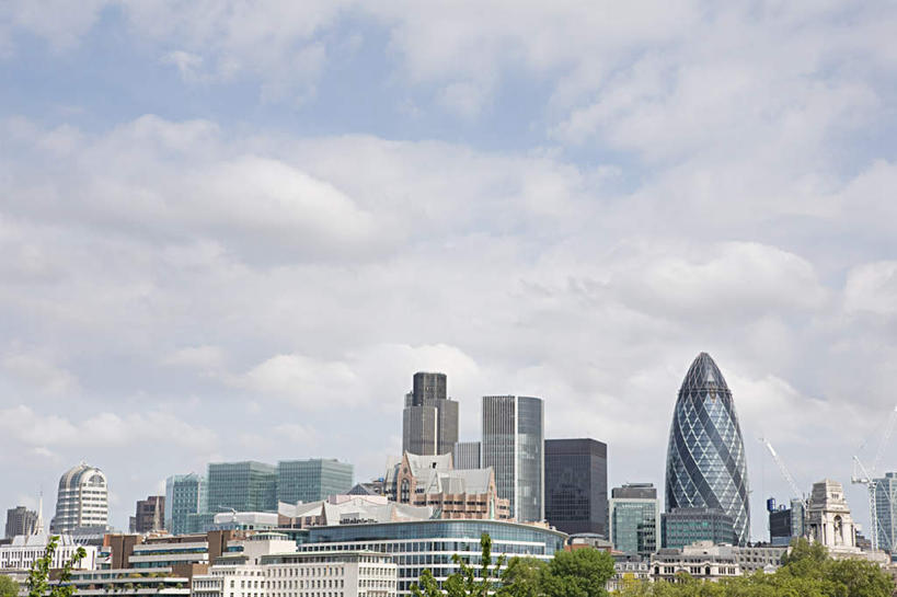 无人,高楼大厦,横图,全景,室外,白天,正面,度假,办公楼,美景,天际线,植物,城市风光,城市,大厦,建筑,摩天大楼,写字楼,英国,欧洲,伦敦,阴影,光线,影子,景观,云,云朵,首都,云彩,娱乐,树,树木,蓝色,绿色,白云,蓝天,天空,阳光,自然,楼宇,天,享受,休闲,商务楼,景色,放松,生长,晴朗,成长,西欧,大不列颠,大不列颠及北爱尔兰联合王国,大不列颠联合王国,日不落英帝国,雾都,瑞士再保险塔,晴空,彩图,大楼,高层建筑,高楼,摩天楼