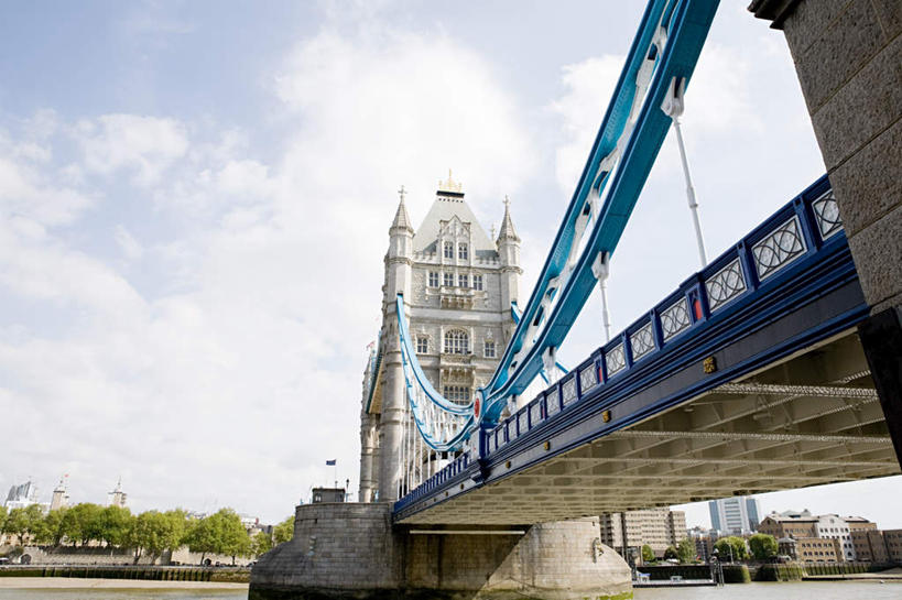 无人,高楼大厦,横图,全景,室外,白天,仰视,度假,办公楼,河流,美景,水,天际线,植物,城市风光,城市,大桥,大厦,建筑,摩天大楼,桥梁,写字楼,英国,欧洲,伦敦,阴影,光线,影子,河水,景观,水流,云,云朵,桥,首都,云彩,娱乐,伦敦塔桥,泰晤士河,树,树木,蓝色,绿色,白云,蓝天,天空,阳光,自然,楼宇,天,享受,休闲,商务楼,景色,放松,生长,晴朗,成长,西欧,大不列颠,大不列颠及北爱尔兰联合王国,塔桥,大不列颠联合王国,日不落英帝国,雾都,晴空,彩图,低角度拍摄,大楼,高层建筑,高楼,摩天楼