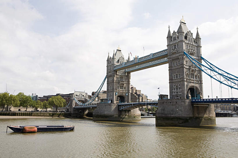 无人,高楼大厦,横图,全景,室外,白天,正面,度假,办公楼,河流,美景,水,天际线,植物,城市风光,城市,大桥,大厦,建筑,轮船,摩天大楼,桥梁,写字楼,船,英国,欧洲,伦敦,阴影,光线,影子,河水,景观,水流,云,云朵,桥,首都,云彩,娱乐,伦敦塔桥,泰晤士河,树,树木,蓝色,绿色,白云,蓝天,天空,阳光,自然,楼宇,交通工具,天,享受,休闲,商务楼,景色,放松,生长,晴朗,成长,西欧,载具,大不列颠,大不列颠及北爱尔兰联合王国,塔桥,大不列颠联合王国,日不落英帝国,雾都,晴空,彩图,大楼,高层建筑,高楼,摩天楼