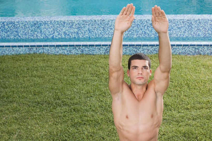 西方人,肌肉,健壮,一个人,体育馆,游泳池,站,举,横图,俯视,室外,白天,旅游,度假,草地,草坪,水,植物,城市,欧洲,美国,欧洲人,仅一个男性,仅一个人,水池,水面,注视,娱乐,泳池,裸露,草,仅一个年轻男性,绿色,观察,看,托,站着,享受,休闲,健康,放松,活力,力量,观看,青春,察看,游泳馆,北美,北美洲,强壮,关注,美洲,裸,佛罗里达,佛罗里达州,迈阿密,佛州,阳光州,北亚美利加洲,亚美利加洲,男人,男性,年轻男性,白种人,举起,举手,举着,向上举,向上伸,向上托,站立,半身,彩图,高角度拍摄