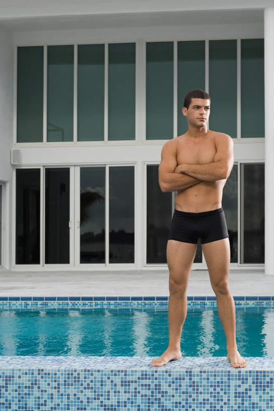 西方人,一个人,体育馆,游泳池,家,站,双手交叉,竖图,室外,白天,正面,旅游,度假,水,别墅,窗户,落地窗,城市,欧洲,美国,欧洲人,仅一个男性,仅一个人,一排,泳裤,整齐,房屋,墙,屋子,水池,水面,公寓,注视,娱乐,泳池,洋房,楼房,裸露,玻璃窗,墙壁,墙面,住宅,排列,仅一个年轻男性,黑色,倒影,观察,看,站着,享受,休闲,放松,观看,察看,游泳馆,倒映,北美,双手抱胸,北美洲,队列,关注,美洲,裸,佛罗里达,佛罗里达州,迈阿密,佛州,阳光州,北亚美利加洲,亚美利加洲,反照,男人,男性,年轻男性,白种人,站立,彩图,全身,房子