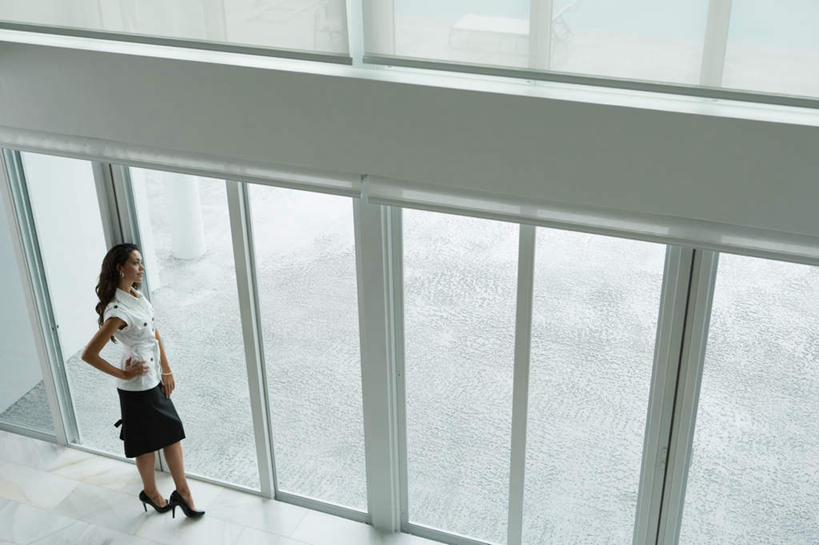 西方人,一个人,家,站,横图,俯视,室内,白天,高跟鞋,旅游,度假,时尚,别墅,窗户,落地窗,城市,鞋子,欧洲,美国,欧洲人,仅一个年轻女性,仅一个女性,仅一个人,一排,服装,整齐,房屋,屋子,公寓,注视,休闲装,娱乐,手叉腰,洋房,楼房,玻璃窗,住宅,排列,衣服,叉腰,观察,看,站着,享受,休闲,休闲服,放松,服饰,观看,察看,北美,北美洲,队列,关注,时髦,美洲,佛罗里达,佛罗里达州,迈阿密,佛州,阳光州,北亚美利加洲,亚美利加洲,时兴,年轻女性,女人,女性,白种人,站立,彩图,高角度拍摄,全身,房子