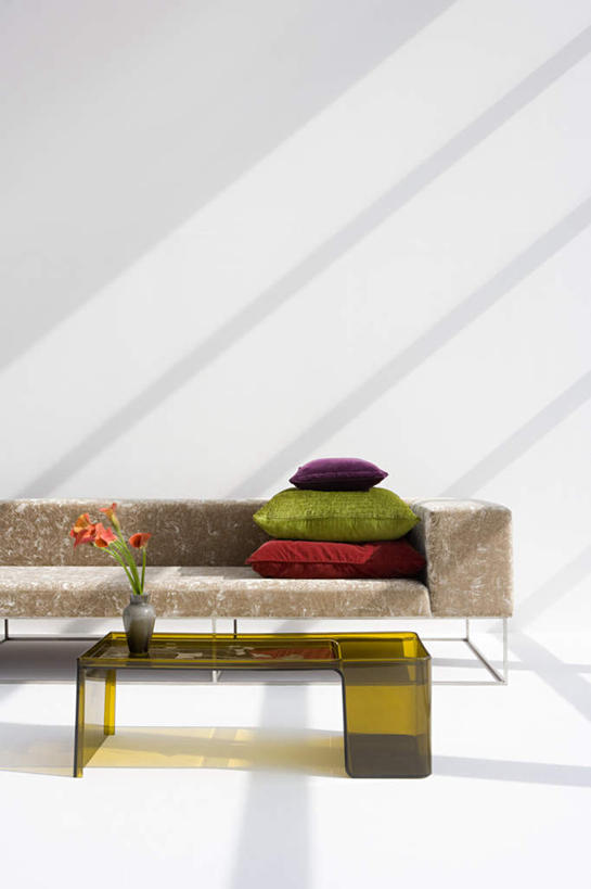 无人,家,客厅,竖图,室内,白天,正面,纯洁,智慧,别墅,家具,靠垫,沙发,装修,桌子,建筑,马蹄莲,花瓶,欧式,阴影,艺术,装饰,盛开,反射,瓷砖,地砖,影子,房屋,墙,屋子,公寓,靠枕,地面,豪华,花蕾,茶几,文化,建设,现代,装潢,洋房,楼房,墙壁,墙面,住宅,玻璃制品,花,花瓣,花朵,鲜花,虔诚,插花,玻璃瓶,瓶子,垫子,室内装潢,枕头,花苞,花蕊,希望,优雅,华丽,修饰,插花艺术,样板房,明亮,点缀,创造,起居室,舒适,家居装潢,高贵,创作,房屋设计,地中海风格,古典风格,简约风格,想象,布艺沙发,室内设计,宽敞,纯净,马蹄兰,样板房装潢,博爱,永恒,尊贵,高洁,慈菇花,衬托,美观,雅致,雅观,客堂,圣洁,水芋,水芋马,设计,彩图,房子