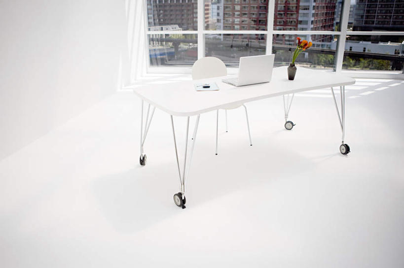 无人,办公室,家,横图,俯视,室内,白天,纯洁,智慧,电脑,笔记本电脑,窗户,家具,桌子,马蹄莲,花瓶,阴影,艺术,装饰,盛开,反射,网络,影子,办公桌,房屋,墙,屋子,公寓,花蕾,文化,通讯设备,洋房,楼房,玻璃窗,墙壁,墙面,住宅,玻璃制品,花,花瓣,花朵,鲜花,虔诚,插花,玻璃瓶,瓶子,花苞,花蕊,希望,优雅,华丽,修饰,一台,插花艺术,点缀,创造,无线,高贵,创作,通信设备,无线网络,想象,无线上网,便携式电脑,纯净,马蹄兰,办公家具,博爱,永恒,尊贵,高洁,慈菇花,衬托,美观,雅致,雅观,圣洁,水芋,水芋马,手提电脑,彩图,高角度拍摄,房子