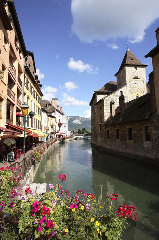 无人,家,竖图,室外,白天,正面,度假,河流,美景,水,窗户,城市风光,城市,法国,欧洲,阴影,波纹,盛开,光线,影子,房屋,墙,屋子,河水,景观,水流,云,云朵,公寓,涟漪,花蕾,云彩,娱乐,洋房,楼房,玻璃窗,墙壁,墙面,住宅,花,花瓣,花朵,鲜花,蓝色,白云,倒影,蓝天,水纹,天空,阳光,波浪,天,花苞,花蕊,享受,休闲,景色,放松,晴朗,倒映,法兰西共和国,水晕,法兰西第五共和国,反照,上萨瓦省,上萨瓦,晴空,彩图,房子,罗讷.阿尔卑斯,罗讷.阿尔卑斯大区