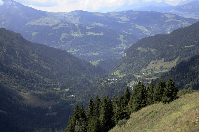 无人,横图,俯视,航拍,室外,白天,旅游,度假,草地,草坪,石头,美景,山,山脉,植物,法国,欧洲,阿尔卑斯山,阴影,光线,石子,影子,景观,山顶,山峰,云,云朵,山峦,云彩,娱乐,草,树,树木,蓝色,绿色,白云,蓝天,天空,阳光,自然,群山,天,享受,休闲,景色,放松,生长,晴朗,成长,鸟瞰,自然风光,勃朗峰,法兰西共和国,法兰西第五共和国,颠峰,极峰,石块,岩石,晴空,彩图,高角度拍摄