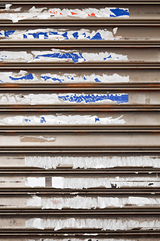 无人,竖图,室外,特写,白天,正面,窗户,金属制品,关闭,阴影,破旧,陈旧,生锈,反射,金属,影子,百叶窗,腐蚀,侵蚀,封闭,腐化,锈迹斑斑,彩图