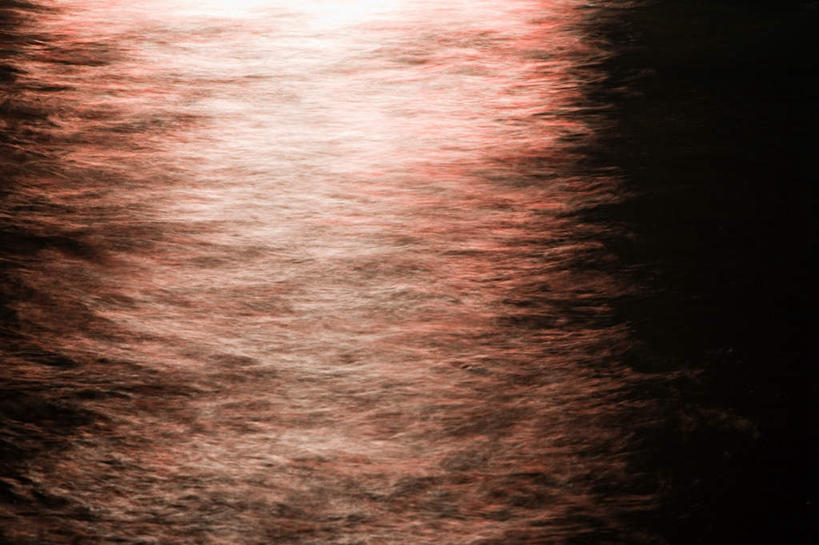 无人,横图,室外,白天,正面,旅游,度假,河流,美景,水,阴影,波纹,光线,影子,河水,景观,水流,涟漪,娱乐,倒影,水纹,阳光,自然,波浪,享受,休闲,景色,放松,波光粼粼,倒映,自然风光,水晕,反照,彩图