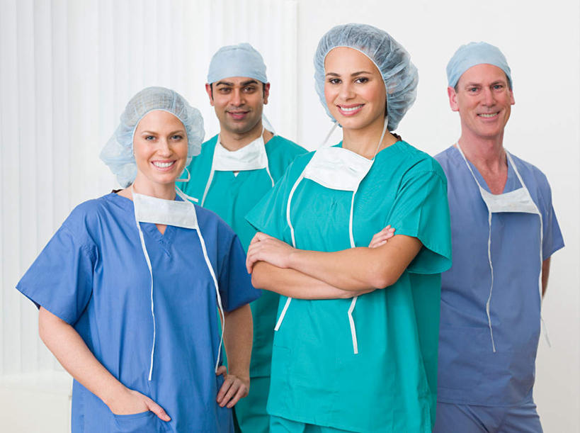 西方人,四个人,同事,医生,站,笑,微笑,露齿笑,横图,室内,白天,白色背景,正面,工作服,制服,成功,合作,团队,集体,信心,帽子,欧洲,欧洲人,亚洲,分离,墙,过滤,分开,注视,队伍,墙壁,墙面,白色,口罩,观察,看,站着,四个,医护人员,医疗人员,隔断,遮掩,观看,隔离,察看,卫生,领导,掩盖,遮挡,成就,关注,净化,间隔,预防,合伙,领袖,遮盖,防尘,医生帽,掩饰,四顶,断绝,隔开,屏蔽,屏绝,远离,中断,阻遏,阻隔,工作制服,男人,男性,年轻女性,女人,女性,中年男性,中年女性,白种人,亚洲人,印度人,大夫,站立,半身,彩图,工作套服