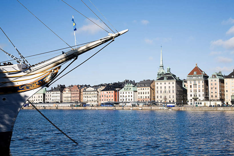 皮划艇,无人,家,横图,室外,白天,正面,度假,河流,美景,水,城市风光,城市,船,欧洲,一艘,房屋,屋子,河水,景观,水流,公寓,娱乐,洋房,楼房,住宅,蓝色,蓝天,天空,交通工具,天,享受,休闲,景色,放松,晴朗,斯堪的纳维亚,载具,北欧,斯堪的那维亚,斯堪的那维亚半岛,斯堪的纳维亚半岛,万里无云,晴空,晴空万里,彩图,房子