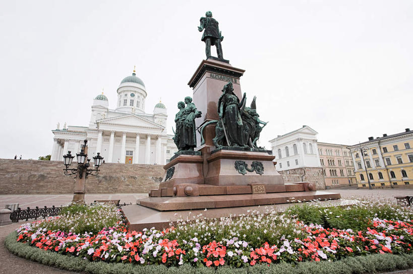 无人,家,横图,室外,白天,仰视,旅游,度假,花海,花圃,名胜古迹,植物,标志建筑,地标,建筑,路灯,叶子,照明,雕塑,欧洲,遗迹,艺术,装饰,盛开,雕刻,雕像,房屋,屋子,公寓,灯光,花蕾,古迹,文物,娱乐,建设,古建筑,洋房,楼房,住宅,灯,花,花瓣,花朵,花卉,鲜花,绿色,天空,工艺品,花丛,花束,花田,天,花苞,花蕊,享受,休闲,旅游胜地,放松,晴朗,纪念,照亮,美术,照明设备,斯堪的纳维亚,北欧,斯堪的那维亚,斯堪的那维亚半岛,斯堪的纳维亚半岛,主题,陈列,古文明,万里无云,功能,美学,晴空,晴空万里,彩图,低角度拍摄,房子
