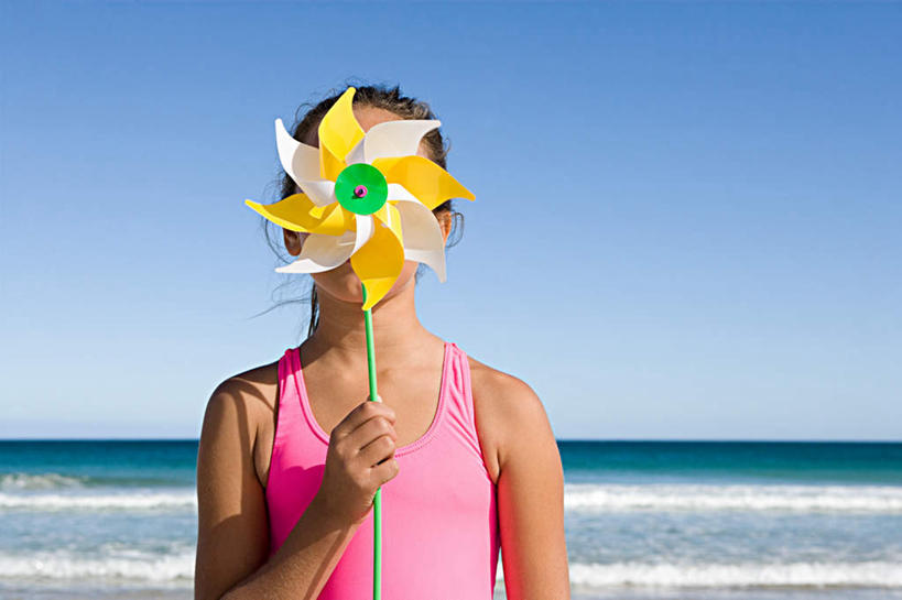 西方人,儿童,一个人,站,横图,室外,白天,正面,泳装,快乐,自由,幸福,纯洁,海浪,海洋,沙滩,风车,玩具,欧洲,欧洲人,仅一个女性,仅一个人,握,沙子,海岸,浪花,沙地,拿,拿着,娱乐,一个,小孩,粉色,蓝色,蓝天,天空,海水,天,站着,仅一个小孩,休闲,喜庆,活力,可爱,童年,童趣,握着,遮,遮掩,晴朗,单个,希望,吉祥,掩盖,遮挡,象征,和平,梦想,海景,童真,烂漫,无邪,遮盖,连体泳衣,忠诚,万里无云,进取,灵动,勇敢,勤奋,掩饰,天真,团结,幸运,女孩,女人,女性,白种人,孩子,大海,风浪,海,海水的波动,海滩,近岸浪,涌浪,晴空,晴空万里,站立,半身,彩图,泳衣,女生