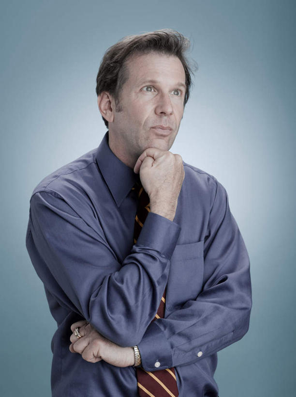 西方人,一个人,站,竖图,室内,白天,正面,衬衫,欧洲,欧洲人,仅一个男性,仅一个人,仅一个中年男性,撑,阴影,蓝色背景,反射,影子,领带,托腮,注视,蓝色,观察,看,托,站着,思考,摄影,影棚,观看,察看,关注,托下巴,思虑,男人,男性,中年男性,白种人,站立,半身,彩图,影棚拍摄,衬衣,拍摄