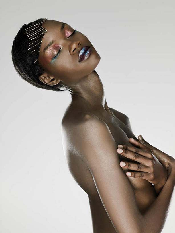 西方人,脸,头,脸颊,手,一个人,闭眼,摸,竖图,室内,白天,白色背景,侧面,化妆,美容,欧洲,非洲,黑人,欧洲人,仅一个年轻女性,仅一个女性,仅一个人,抚摸,护肤,裸露,保养,享受,休闲,手部,放松,遮,遮掩,保健,摄影,影棚,赤裸,掩盖,遮挡,裸,遮盖,养颜,掩饰,尤物,年轻女性,女人,女性,非洲人,头部,脸部,脸蛋,面部,闭眼睛,闭着眼,闭着眼睛,触摸,接触,半身,彩图,影棚拍摄,拍摄,佳丽,美人