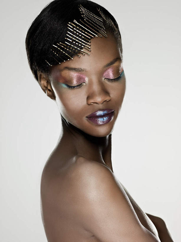 西方人,脸,头,脸颊,脖子,一个人,闭眼,竖图,室内,特写,白天,白色背景,侧面,化妆,美容,欧洲,非洲,黑人,欧洲人,仅一个年轻女性,仅一个女性,仅一个人,护肤,裸露,肩膀,保养,享受,休闲,放松,保健,摄影,影棚,赤裸,裸,养颜,尤物,年轻女性,女人,女性,非洲人,头部,脖,颈,颈部,脸部,脸蛋,面部,闭眼睛,闭着眼,闭着眼睛,半身,彩图,影棚拍摄,拍摄,佳丽,美人