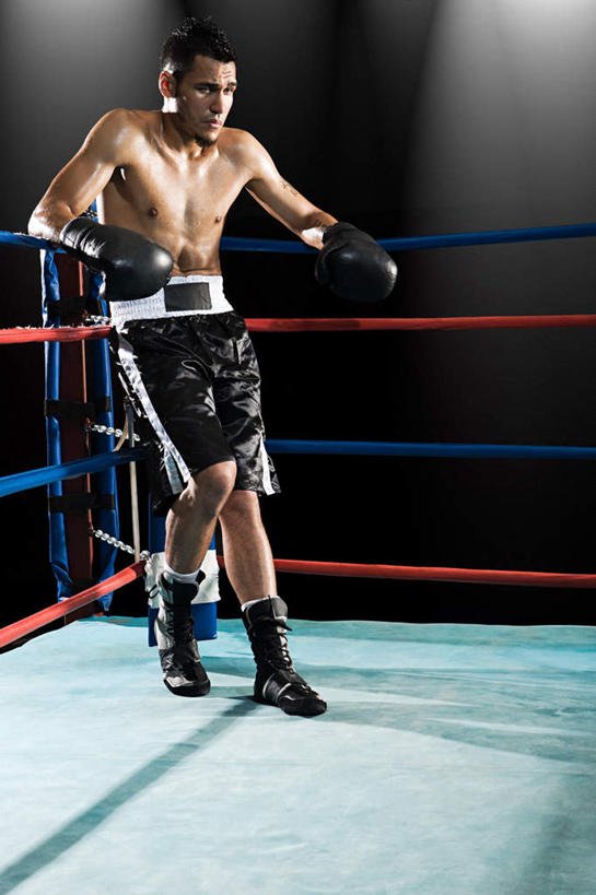 西方人,一个人,拳击手,体育馆,运动场,站,竖图,室内,白天,正面,运动服,锻炼,快乐,安全,比赛,运动,竞争,拳击,欧洲,欧洲人,仅一个男性,仅一个人,对抗,黑色背景,服装,冲突,防护,拳击手套,注视,娱乐,运动器械,体育场,裸露,仅一个年轻男性,衣服,黑色,手套,观察,看,站着,休闲,健身器械,服饰,观看,保护,察看,体育运动,衣着,穿着,对立,关注,矛盾,裸,保险,健身器材,敌对,挫败,斗争,抗拒,抗衡,保全,周全,安稳,安定,运动馆,防护手套,衣饰,平安,体育,男人,男性,年轻男性,白种人,拳击家,拳击运动员,站立,彩图,全身,健身,运动器材,运动装