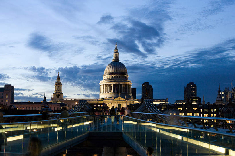 无人,教堂,横图,室外,白天,正面,旅游,度假,名胜古迹,日落,标志建筑,地标,建筑,英国,欧洲,伦敦,阴影,节日,朦胧,模糊,遗迹,光线,影子,晚霞,霞光,落日,桥,灯光,首都,古迹,文化,文物,娱乐,建设,古建筑,圣保罗大教堂,黄昏,祈祷,享受,休闲,健康,旅游胜地,彩霞,放松,许愿,宗教,吊桥,信仰,纪念,人行桥,祈求,悬索桥,西欧,吊杆,大不列颠,曝光,信念,古文明,世界文化遗产,大不列颠及北爱尔兰联合王国,大不列颠联合王国,日不落英帝国,雾都,夕照,锚锭,悬索,暴光,平安,夕阳,彩图,大教堂,礼拜堂,斜阳