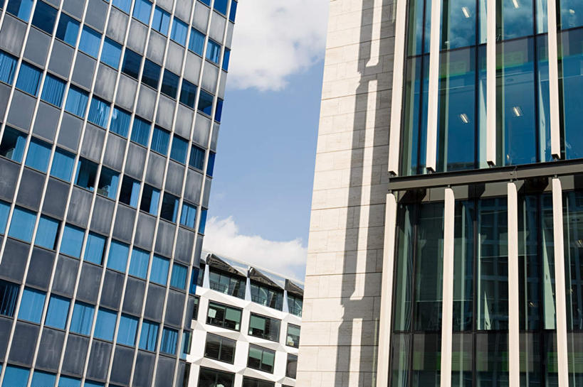 无人,高楼大厦,横图,室外,白天,仰视,度假,办公楼,美景,窗户,城市风光,城市,大厦,建筑,摩天大楼,写字楼,英国,欧洲,伦敦,一排,阴影,整齐,并列,并排,光线,影子,墙,景观,云,云朵,首都,云彩,娱乐,玻璃窗,墙壁,墙面,排列,蓝色,白云,蓝天,天空,阳光,楼宇,天,享受,休闲,商务楼,景色,放松,晴朗,西欧,队列,大不列颠,平行,大不列颠及北爱尔兰联合王国,大不列颠联合王国,日不落英帝国,雾都,晴空,彩图,低角度拍摄,大楼,高层建筑,高楼,摩天楼