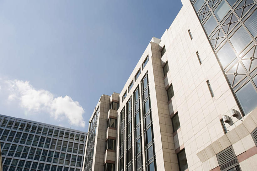 无人,高楼大厦,横图,室外,白天,仰视,度假,办公楼,美景,天际线,窗户,城市风光,城市,大厦,建筑,摩天大楼,写字楼,英国,欧洲,伦敦,一排,阴影,整齐,并列,并排,光线,影子,墙,景观,云,云朵,首都,云彩,娱乐,玻璃窗,墙壁,墙面,排列,蓝色,白云,蓝天,天空,阳光,楼宇,天,享受,休闲,商务楼,景色,放松,晴朗,西欧,队列,大不列颠,平行,大不列颠及北爱尔兰联合王国,大不列颠联合王国,日不落英帝国,雾都,晴空,彩图,低角度拍摄,大楼,高层建筑,高楼,摩天楼