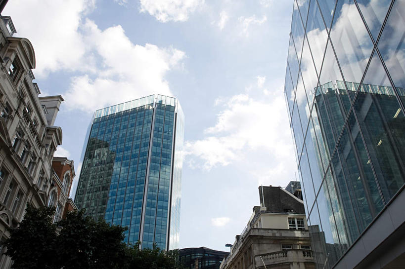 无人,高楼大厦,横图,室外,白天,仰视,度假,办公楼,美景,天际线,植物,窗户,城市风光,城市,大厦,建筑,摩天大楼,写字楼,英国,欧洲,伦敦,一排,阴影,整齐,并列,并排,光线,影子,墙,景观,云,云朵,首都,云彩,娱乐,玻璃窗,墙壁,墙面,树,树木,排列,蓝色,绿色,白云,蓝天,天空,阳光,自然,楼宇,天,享受,休闲,商务楼,景色,放松,生长,晴朗,成长,西欧,队列,大不列颠,平行,大不列颠及北爱尔兰联合王国,大不列颠联合王国,日不落英帝国,雾都,晴空,彩图,低角度拍摄,大楼,高层建筑,高楼,摩天楼