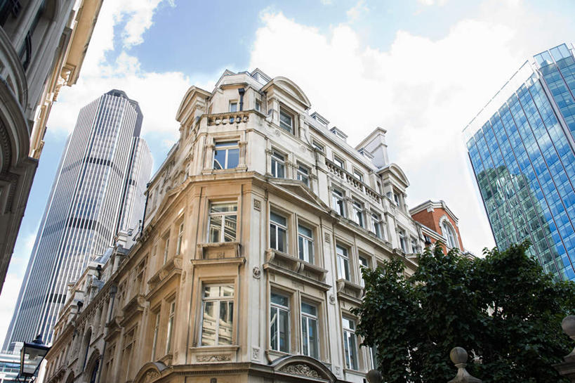 无人,高楼大厦,横图,室外,白天,仰视,度假,办公楼,美景,天际线,植物,窗户,城市风光,城市,大厦,建筑,摩天大楼,写字楼,英国,欧洲,伦敦,一排,阴影,整齐,并列,并排,光线,影子,墙,景观,云,云朵,首都,云彩,娱乐,玻璃窗,墙壁,墙面,树,树木,排列,蓝色,绿色,白云,蓝天,天空,阳光,自然,楼宇,天,享受,休闲,商务楼,景色,放松,生长,晴朗,成长,西欧,队列,大不列颠,平行,大不列颠及北爱尔兰联合王国,大不列颠联合王国,日不落英帝国,雾都,晴空,彩图,低角度拍摄,大楼,高层建筑,高楼,摩天楼