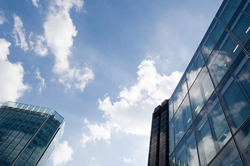 无人,高楼大厦,横图,室外,白天,仰视,度假,办公楼,美景,天际线,窗户,城市风光,城市,大厦,建筑,摩天大楼,写字楼,英国,欧洲,伦敦,一排,阴影,整齐,并列,并排,光线,影子,墙,景观,云,云朵,首都,云彩,娱乐,玻璃窗,墙壁,墙面,排列,蓝色,白云,蓝天,天空,阳光,楼宇,天,享受,休闲,商务楼,景色,放松,晴朗,西欧,队列,大不列颠,平行,大不列颠及北爱尔兰联合王国,大不列颠联合王国,日不落英帝国,雾都,晴空,彩图,低角度拍摄,大楼,高层建筑,高楼,摩天楼