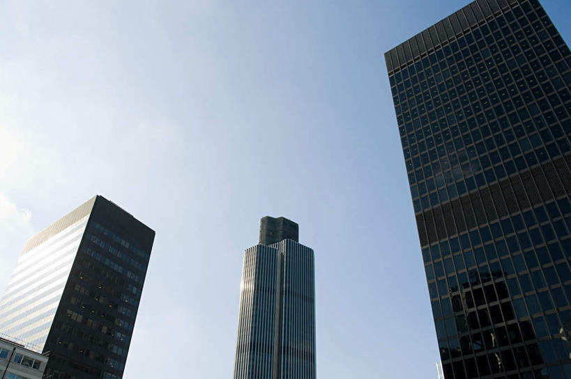 无人,高楼大厦,横图,室外,白天,仰视,度假,办公楼,美景,天际线,窗户,城市风光,城市,大厦,建筑,摩天大楼,写字楼,英国,欧洲,伦敦,一排,阴影,整齐,并列,并排,光线,影子,墙,景观,首都,娱乐,玻璃窗,墙壁,墙面,排列,蓝色,蓝天,天空,阳光,楼宇,天,享受,休闲,商务楼,景色,放松,晴朗,西欧,队列,大不列颠,平行,大不列颠及北爱尔兰联合王国,万里无云,大不列颠联合王国,日不落英帝国,雾都,晴空,晴空万里,彩图,低角度拍摄,大楼,高层建筑,高楼,摩天楼