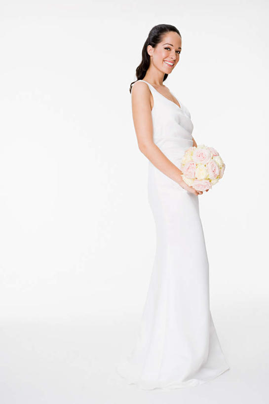 西方人,一个人,新娘,站,笑,微笑,露齿笑,竖图,室内,白天,白色背景,侧面,婚纱,婚礼,快乐,欧洲,欧洲人,仅一个年轻女性,仅一个女性,仅一个人,握,庆祝,盛开,结婚,拿,花蕾,拿着,注视,花,花瓣,花朵,鲜花,花苞,花蕊,观察,看,站着,喜庆,握着,摄影,影棚,观看,纪念,察看,关注,年轻女性,女人,女性,白种人,站立,彩图,全身,影棚拍摄,婚礼服,礼服,高兴,拍摄