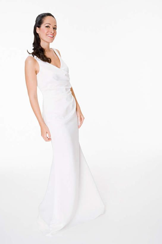 西方人,一个人,新娘,站,笑,微笑,竖图,室内,白天,白色背景,侧面,婚纱,婚礼,快乐,欧洲,欧洲人,仅一个年轻女性,仅一个女性,仅一个人,庆祝,结婚,注视,观察,看,站着,喜庆,摄影,影棚,观看,纪念,察看,关注,年轻女性,女人,女性,白种人,站立,彩图,全身,影棚拍摄,婚礼服,礼服,高兴,拍摄