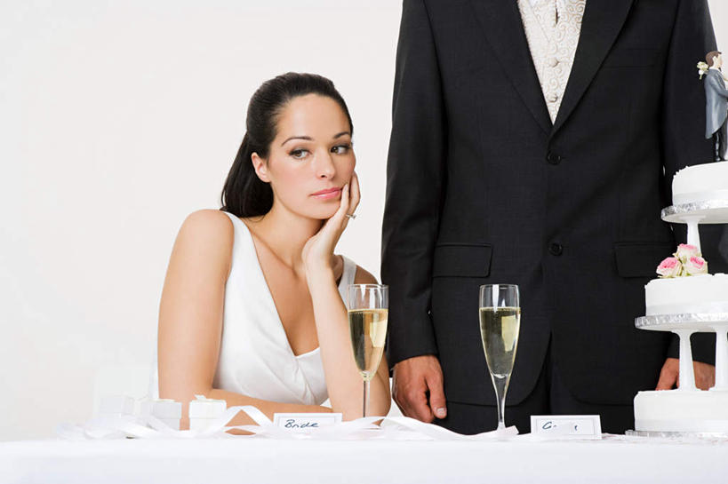 点心,葡萄酒,西方人,两个人,家庭,夫妻,新娘,新郎,站,坐,横图,室内,白天,白色背景,正面,婚纱,西装,爱情,婚礼,奢侈,快乐,杯子,欧洲,欧洲人,撑,套装,正装,庆祝,高脚杯,食品,婚礼蛋糕,两杯,结婚,浪漫,托腮,注视,职业装,玻璃制品,酒,食物,糕点,饮料,酒杯,香槟,观察,看,托,站着,温暖,温馨,喜庆,一家人,恩爱,诱惑,恋人,摄影,影棚,观看,纪念,和睦,察看,关注,托下巴,香槟杯,气泡酒,起泡酒,汽酒,男人,男性,年轻男性,年轻女性,女人,女性,白种人,年轻人,夫妇,情侣,玻璃杯,站立,坐着,半身,彩图,影棚拍摄,婚礼服,礼服,高兴,欢笑,拍摄,伴侣,融洽,蛋糕,结婚蛋糕