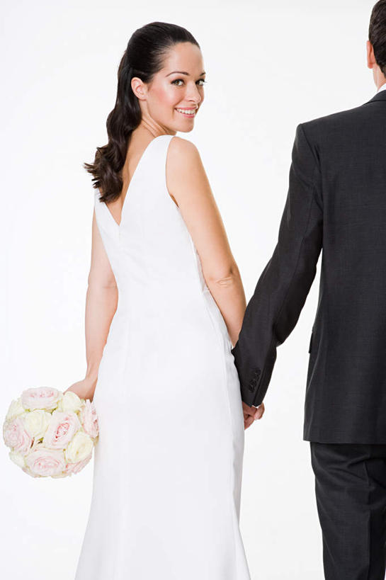 西方人,两个人,家庭,夫妻,新娘,新郎,站,握手,笑,微笑,露齿笑,竖图,室内,白天,白色背景,婚纱,西装,爱情,婚礼,快乐,欧洲,欧洲人,握,套装,正装,庆祝,盛开,捧花,手捧花,结婚,浪漫,拿,花蕾,拿着,扭头,注视,职业装,花,花瓣,花朵,鲜花,背面,花束,花苞,花蕊,观察,看,站着,转头,温暖,温馨,喜庆,一家人,恩爱,握着,恋人,摄影,影棚,观看,纪念,和睦,察看,关注,婚礼捧花,男人,男性,年轻男性,年轻女性,女人,女性,白种人,年轻人,夫妇,情侣,搀手,拉手,手搀手,手拉手,手牵手,手握手,站立,半身,彩图,影棚拍摄,婚礼服,礼服,高兴,拍摄,伴侣,融洽