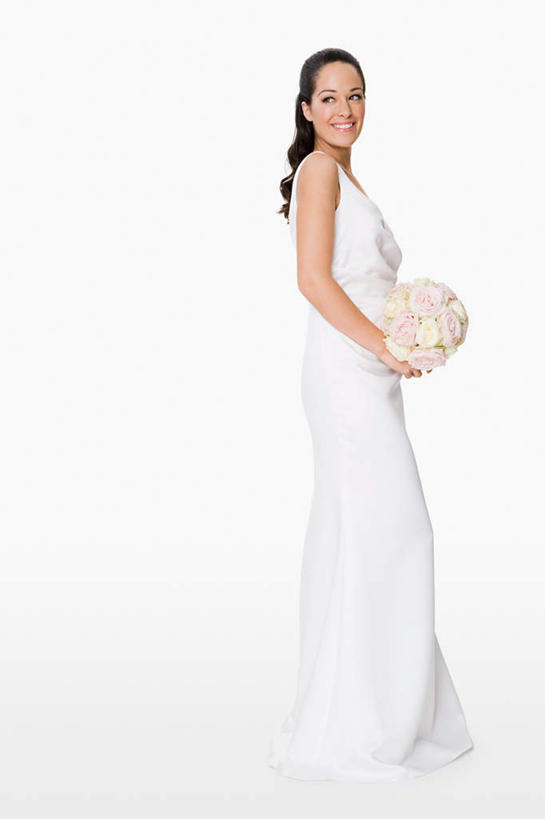 西方人,一个人,新娘,站,笑,微笑,露齿笑,竖图,室内,白天,白色背景,侧面,婚纱,婚礼,快乐,欧洲,欧洲人,仅一个年轻女性,仅一个女性,仅一个人,握,庆祝,盛开,捧花,手捧花,结婚,拿,花蕾,拿着,扭头,注视,花,花瓣,花朵,鲜花,花束,花苞,花蕊,观察,看,站着,转头,喜庆,握着,摄影,影棚,观看,纪念,察看,关注,婚礼捧花,年轻女性,女人,女性,白种人,站立,彩图,全身,影棚拍摄,婚礼服,礼服,高兴,拍摄