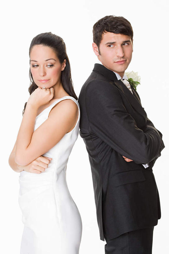 西方人,两个人,家庭,夫妻,新娘,新郎,站,笑,双手交叉,微笑,露齿笑,竖图,室内,白天,白色背景,侧面,婚纱,西装,爱情,婚礼,快乐,安全,欧洲,欧洲人,撑,套装,正装,庆祝,盛开,结婚,浪漫,花蕾,托腮,依靠,注视,职业装,花,花瓣,花朵,鲜花,花苞,花蕊,观察,看,托,倚靠,站着,背靠背,温暖,温馨,喜庆,一家人,恩爱,背对背,恋人,摄影,影棚,观看,纪念,和睦,察看,双手抱胸,关注,托下巴,信任,男人,男性,年轻男性,年轻女性,女人,女性,白种人,年轻人,夫妇,情侣,站立,半身,彩图,影棚拍摄,婚礼服,礼服,高兴,拍摄,伴侣,融洽