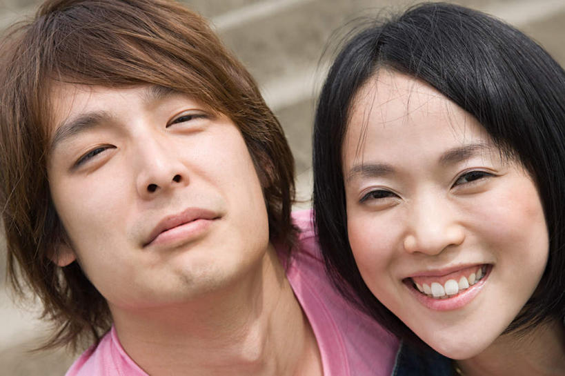 东方人,脸,头,脸颊,两个人,坐,笑,微笑,露齿笑,横图,室外,特写,白天,正面,爱情,楼梯,东京,日本,亚洲,服装,朦胧,模糊,阶梯,浪漫,注视,休闲装,黄种人,肩膀,台阶,衣服,观察,看,休闲,温暖,温馨,休闲服,恩爱,恋人,服饰,观看,和睦,察看,关注,东亚,本州,关东地方,本州岛,日本国,东京都,男人,男性,年轻男性,年轻女性,女人,女性,亚洲人,头部,脸部,脸蛋,面部,情侣,坐着,半身,彩图,伴侣,融洽