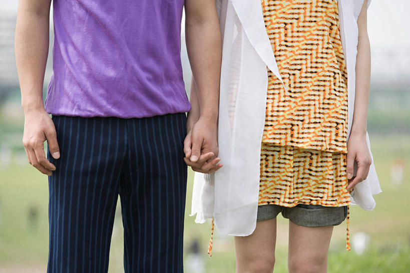 东方人,两个人,站,握手,横图,室外,特写,白天,正面,爱情,草地,草坪,植物,东京,日本,亚洲,阴影,服装,朦胧,模糊,光线,影子,浪漫,休闲装,黄种人,草,衣服,绿色,阳光,站着,休闲,温暖,温馨,休闲服,恩爱,恋人,服饰,和睦,东亚,本州,关东地方,本州岛,日本国,东京都,男人,男性,年轻男性,年轻女性,女人,女性,亚洲人,情侣,搀手,拉手,手拉手,手握手,站立,半身,彩图,伴侣,融洽