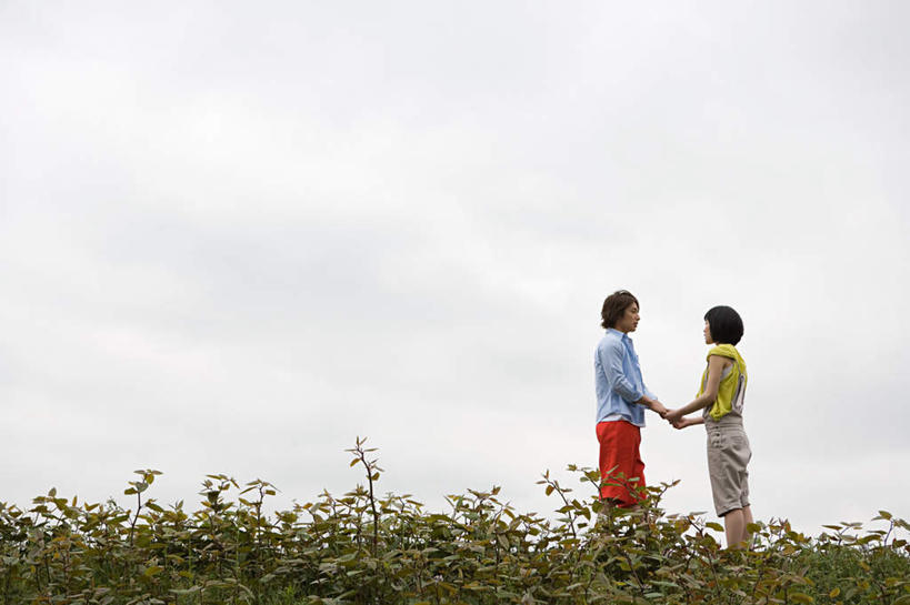 东方人,两个人,站,握手,横图,室外,白天,仰视,爱情,东京,日本,亚洲,服装,浪漫,休闲装,黄种人,相视,衣服,蓝色,蓝天,天空,天,站着,休闲,温暖,温馨,面对面,休闲服,恩爱,恋人,服饰,晴朗,对视,和睦,互视,相对,东亚,本州,万里无云,相看,关东地方,本州岛,日本国,东京都,男人,男性,年轻男性,年轻女性,女人,女性,亚洲人,情侣,晴空,晴空万里,搀手,拉手,手拉手,手握手,站立,彩图,低角度拍摄,全身,伴侣,融洽