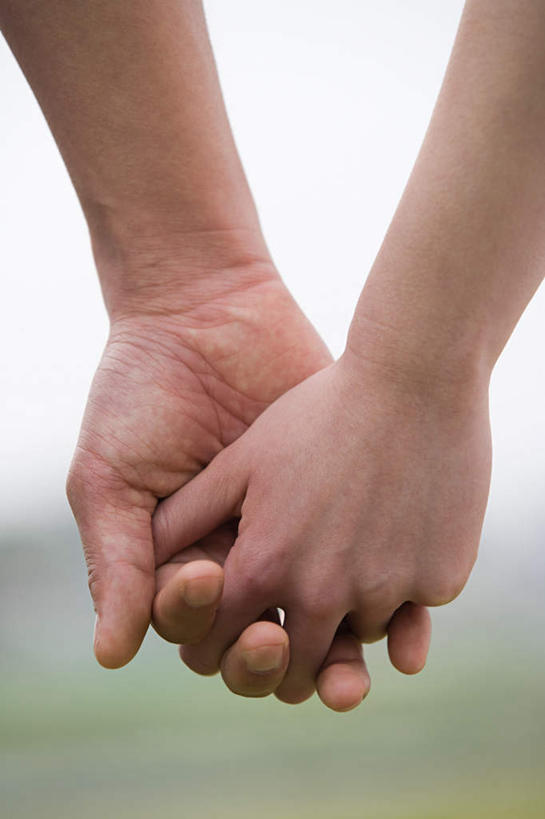 东方人,两个人,握手,竖图,室外,特写,白天,正面,爱情,东京,日本,亚洲,阴影,朦胧,模糊,光线,影子,浪漫,黄种人,蓝色,蓝天,天空,阳光,天,温暖,温馨,恩爱,恋人,晴朗,和睦,东亚,本州,万里无云,关东地方,本州岛,日本国,东京都,男人,男性,年轻男性,年轻女性,女人,女性,亚洲人,情侣,晴空,晴空万里,搀手,拉手,手拉手,手握手,半身,彩图,伴侣,融洽