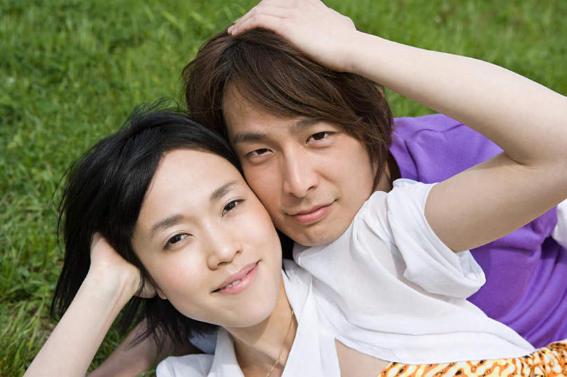 东方人,脸,头,脸颊,两个人,躺,笑,摸,微笑,横图,俯视,室外,特写,白天,爱情,草地,草坪,植物,东京,日本,亚洲,抚摸,阴影,服装,光线,影子,浪漫,注视,休闲装,黄种人,肩膀,草,衣服,绿色,阳光,观察,看,休闲,温暖,温馨,休闲服,恩爱,恋人,服饰,观看,和睦,察看,关注,东亚,本州,关东地方,本州岛,日本国,东京都,卧着,男人,男性,年轻男性,年轻女性,女人,女性,亚洲人,头部,脸部,脸蛋,面部,情侣,触摸,接触,躺着,卧,半身,彩图,高角度拍摄,伴侣,融洽